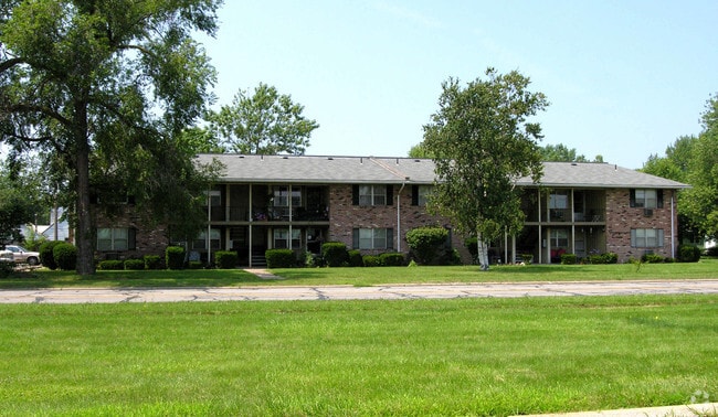 Primary Photo - Tenneyson Lawn Apts