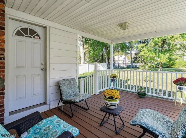 Building Photo - 239 E 4th Ave