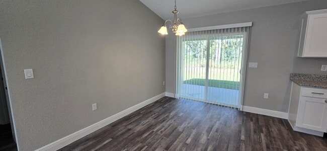 Building Photo - 217 Oak Ln Cir