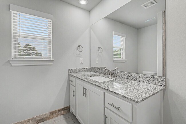 Building Photo - Awesome home with great location in Rogers