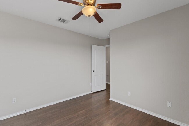 Building Photo - 3417 Savage Springs Dr