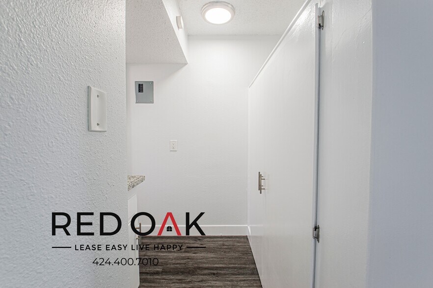 Building Photo - 12211 S Manor Dr