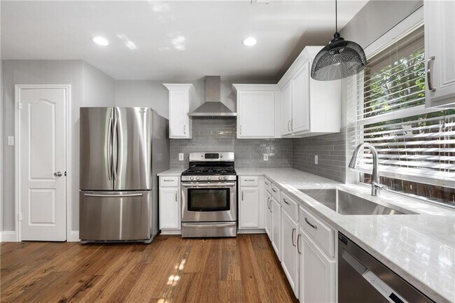 Building Photo - 1804 Camas Dr