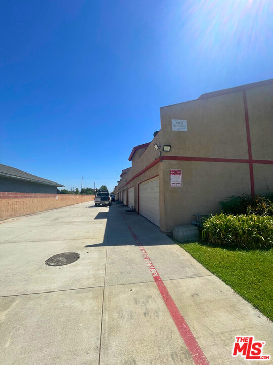 Primary Photo - 3160 Vineland Ave