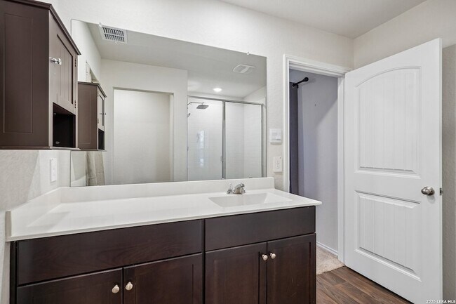 Building Photo - 841 Bahia Pl