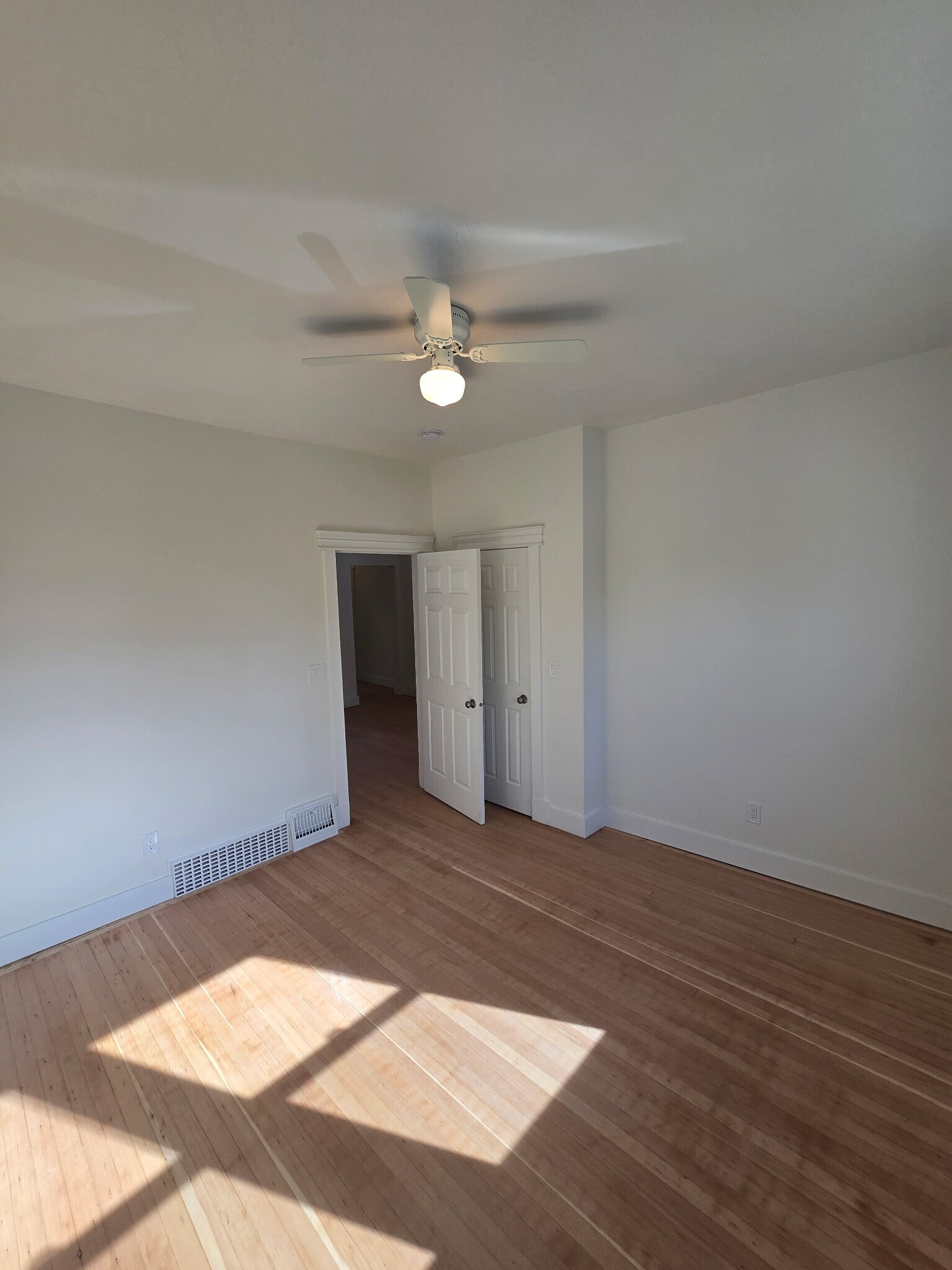 Bdrm 1 - 1124 2nd Ave N