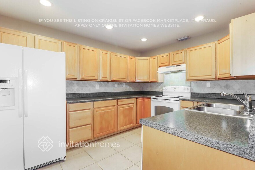 Building Photo - 14036 102nd Ave N