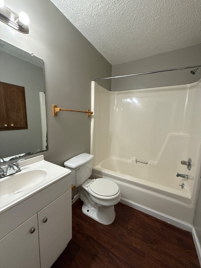 Building Photo - "Spacious 2-Bed, 2-Bath Haven on Bonnell Drive – Comfort and Convenience in Huntsville!"