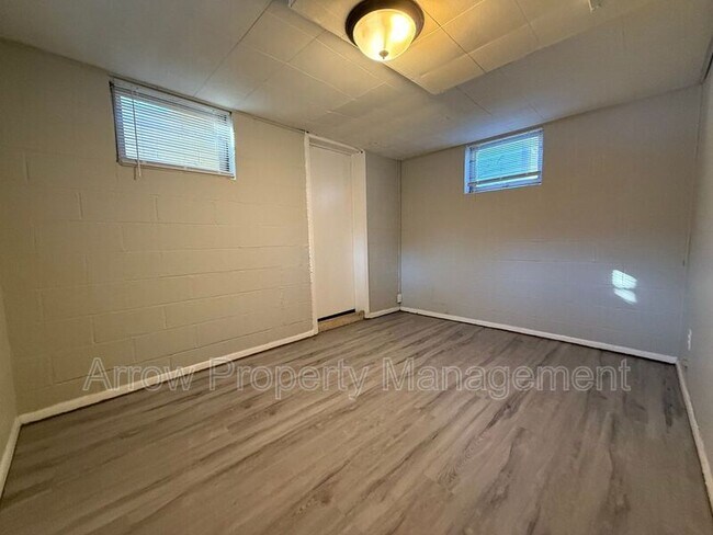 Building Photo - 2049 Worthington Ave