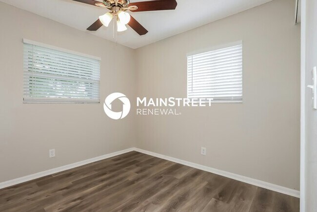 Building Photo - 3 Bedroom Pet-Friendly Home in Saint Petersburg, FL with Main Street Renewal
