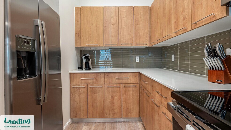 Building Photo - 5256 International Dr