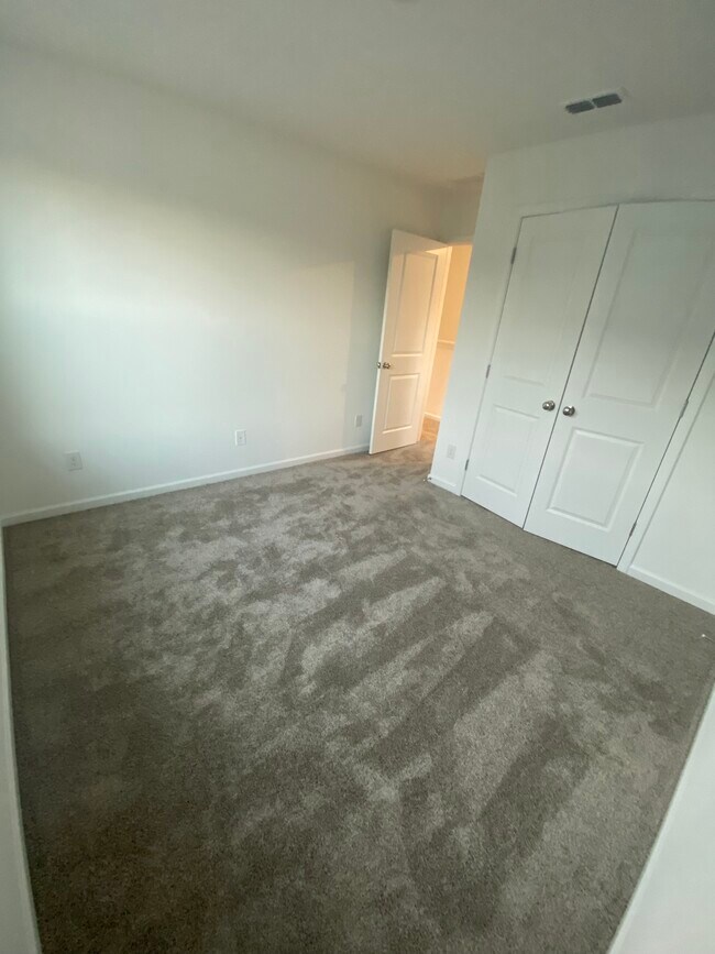 Building Photo - 5003 Rill Ct