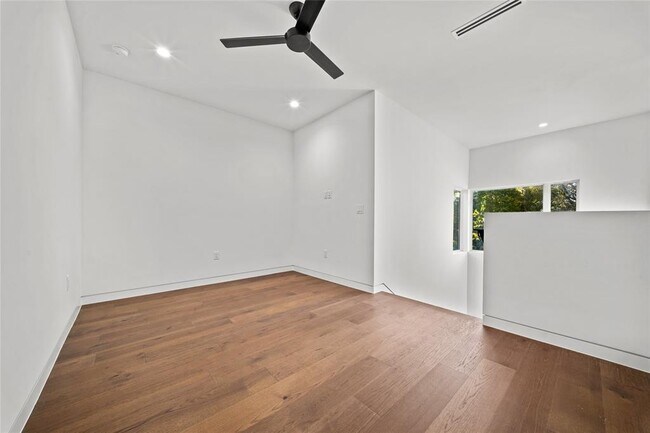 Building Photo - 2904 Westhill Dr