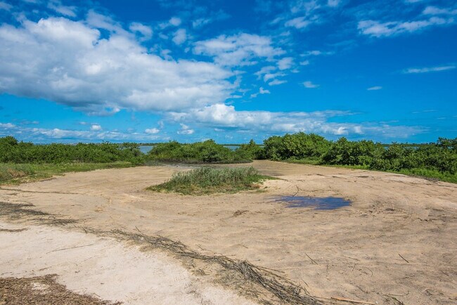 Building Photo - 30 Magnolia Dr