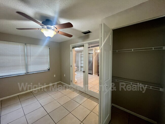 Building Photo - 5033 Farley Dr