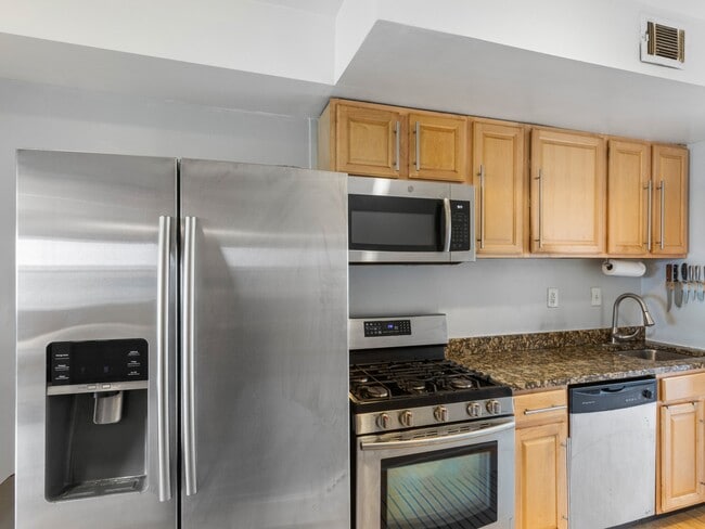 Building Photo - 1219 Holbrook Terrace NE