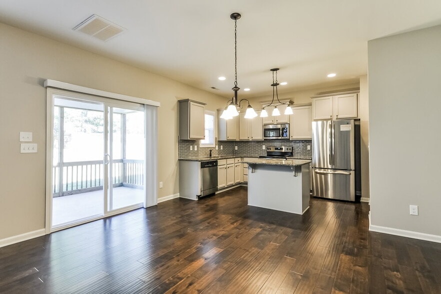 Building Photo - 244 E Webber Ln