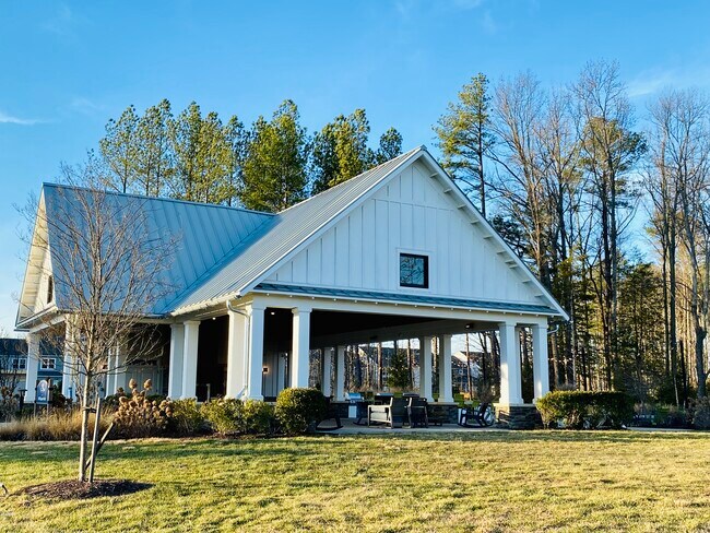 Building Photo - 11041 Little Five Loop