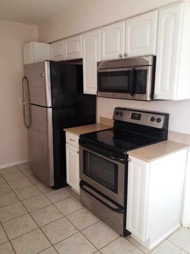 Building Photo - 6045 Cannon Ave