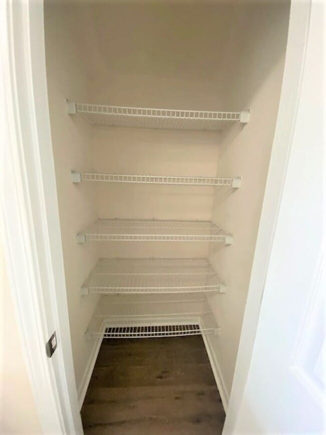 Building Photo - End Unit Townhome!  Over 1500 Sq Ft!  Harr...