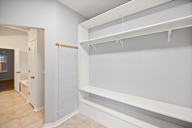 Building Photo - 1641 Parkside Cir
