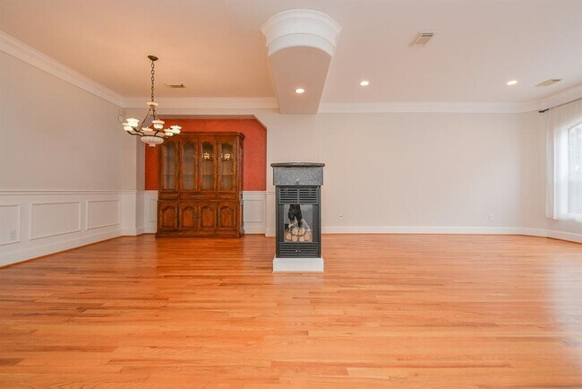 Building Photo - 2422 Dorrington St