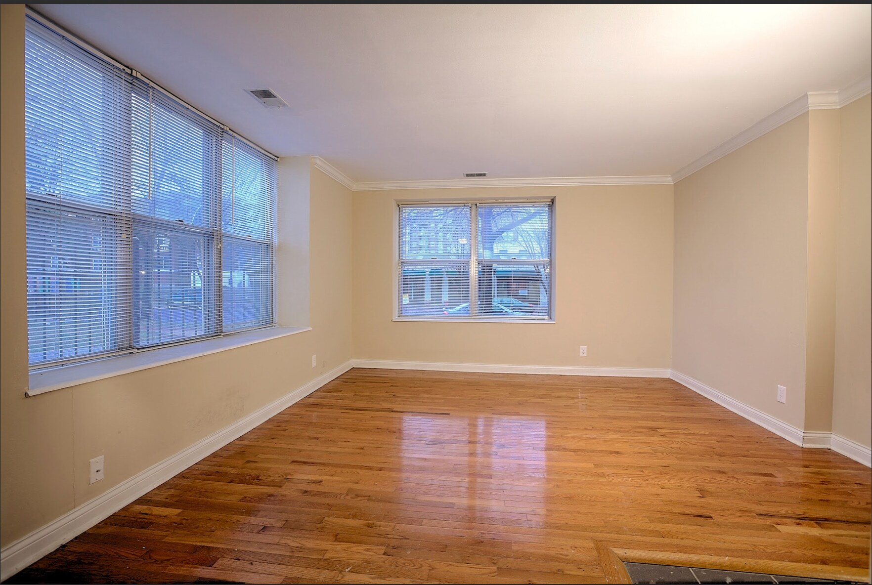 Building Photo - 5500 Pershing Ave