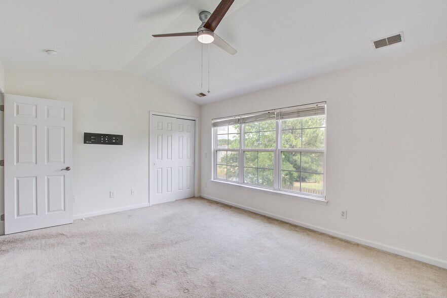 Building Photo - 106 S Lamplighter Ln