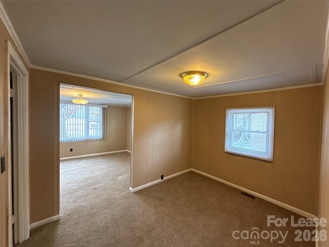 Building Photo - 3131 Seymour Dr