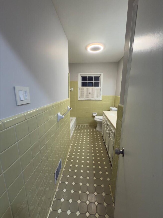 Building Photo - 964 Ridgewood Cir