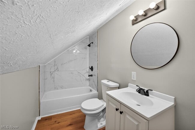 Building Photo - 303 S Green Rd