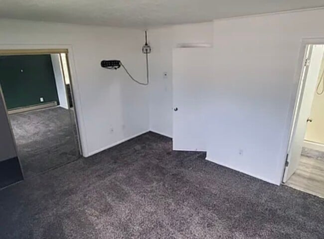 Building Photo - 2 Bedroom Townhome in Taylorsville