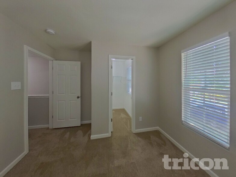 Building Photo - 758 Sinclair Dr