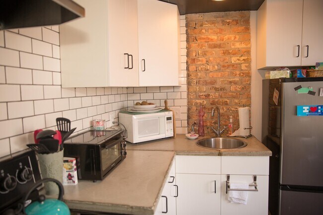 Building Photo - 108 S Hosmer St