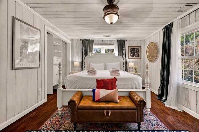 Building Photo - 1106 E 52nd St