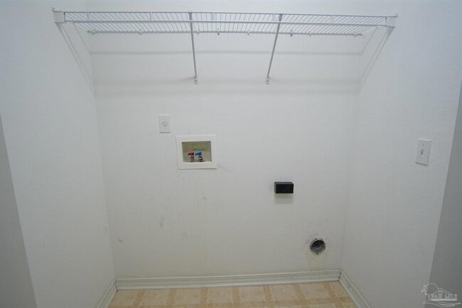 Building Photo - 8061 Stonebrook Dr