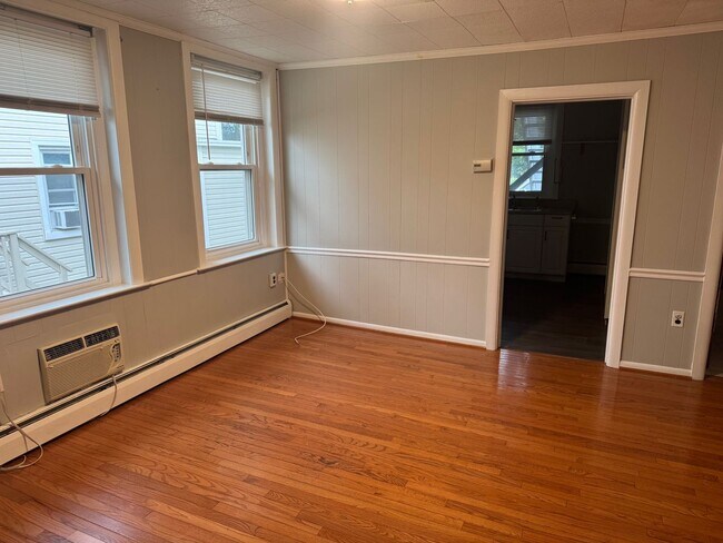 Building Photo - 113 E Main St