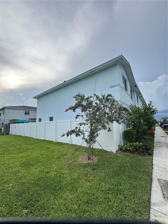 Building Photo - 384 NW 11th St
