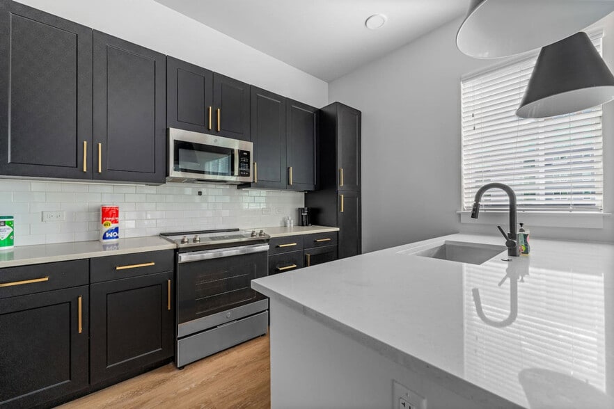 Building Photo - 3302 W Gray St