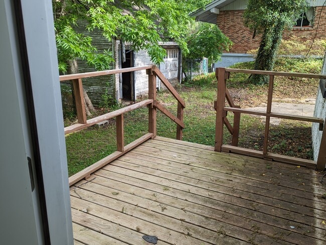 Building Photo - 1016 Bluff View Dr