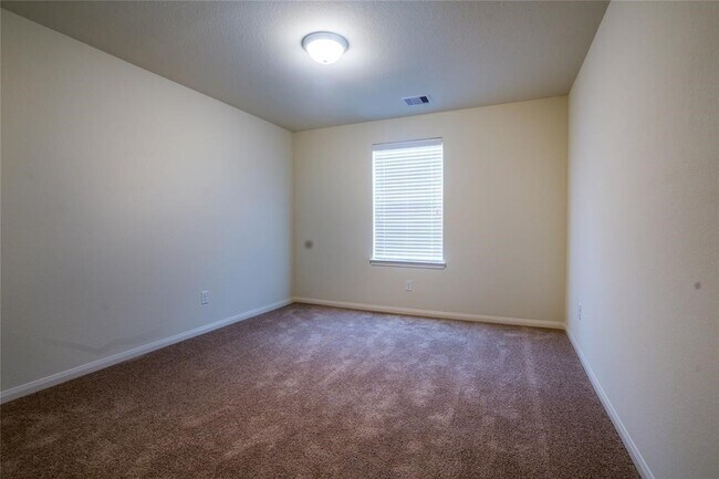 Building Photo - 208 Autumn Berry Ln