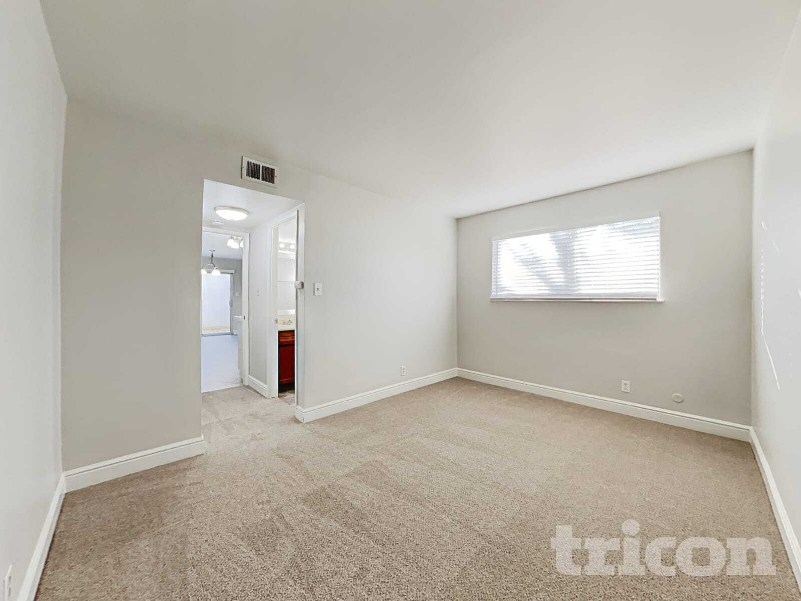 Building Photo - 4673 Tallyho Dr