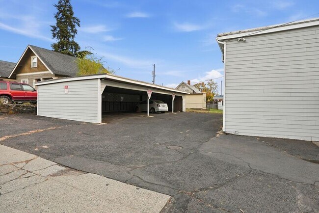 Building Photo - 547 E Fairview Ave