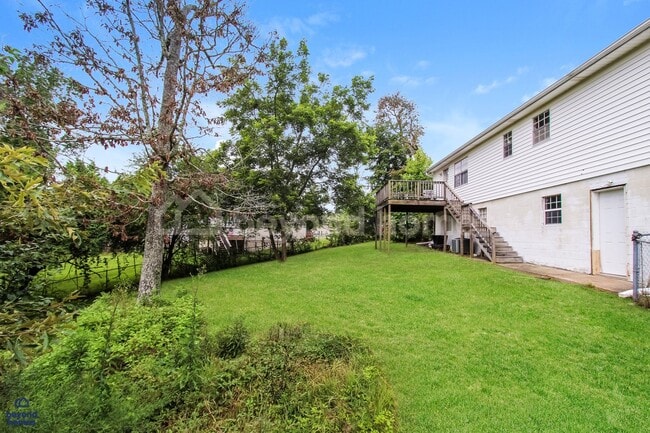 Building Photo - Charming & Move-In Ready Home in Hickory Hills!
