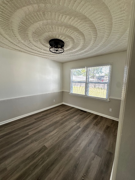 Building Photo - 508 Crown Crescent