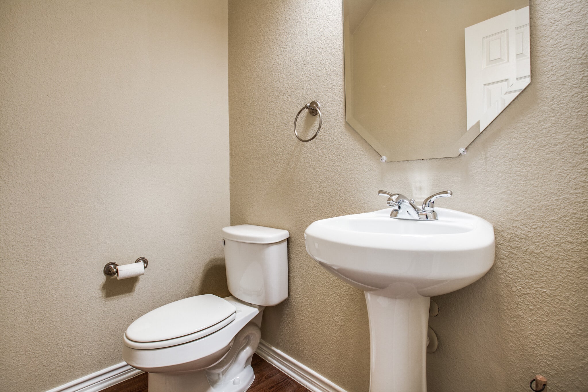 Building Photo - 417B Castleridge Dr