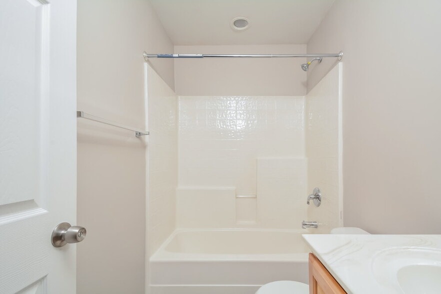 Building Photo - 4005 Iverson St