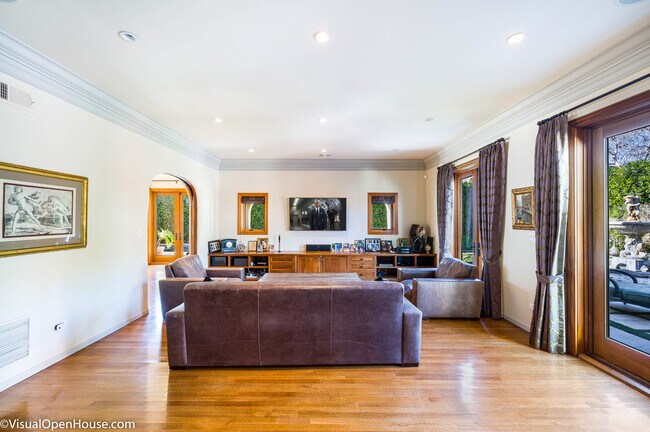 Building Photo - 11159 La Maida St