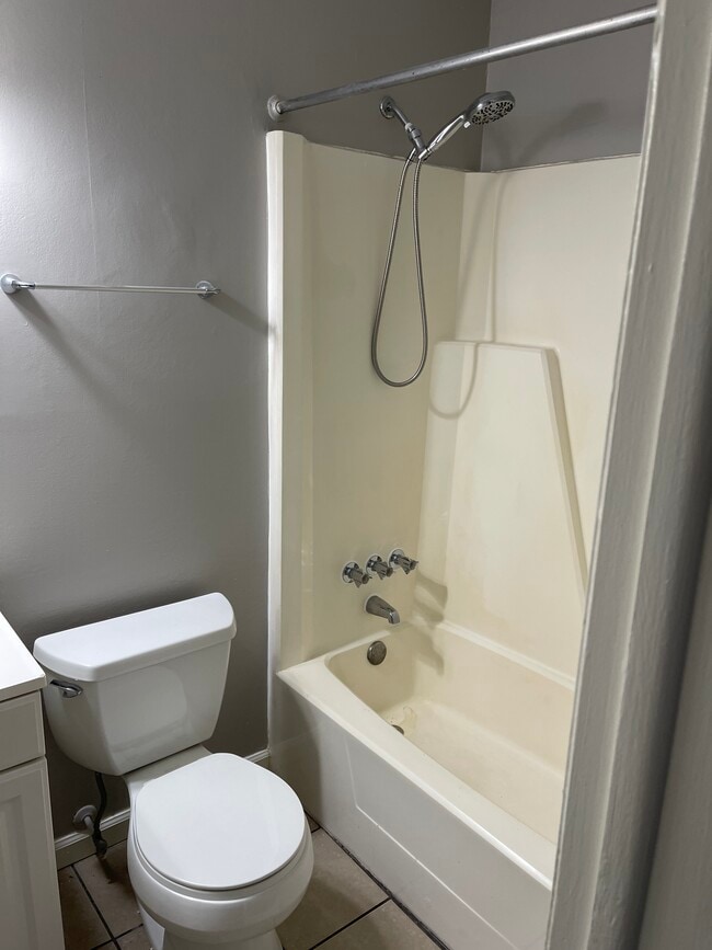 Building Photo - 4465 W Milham Ave