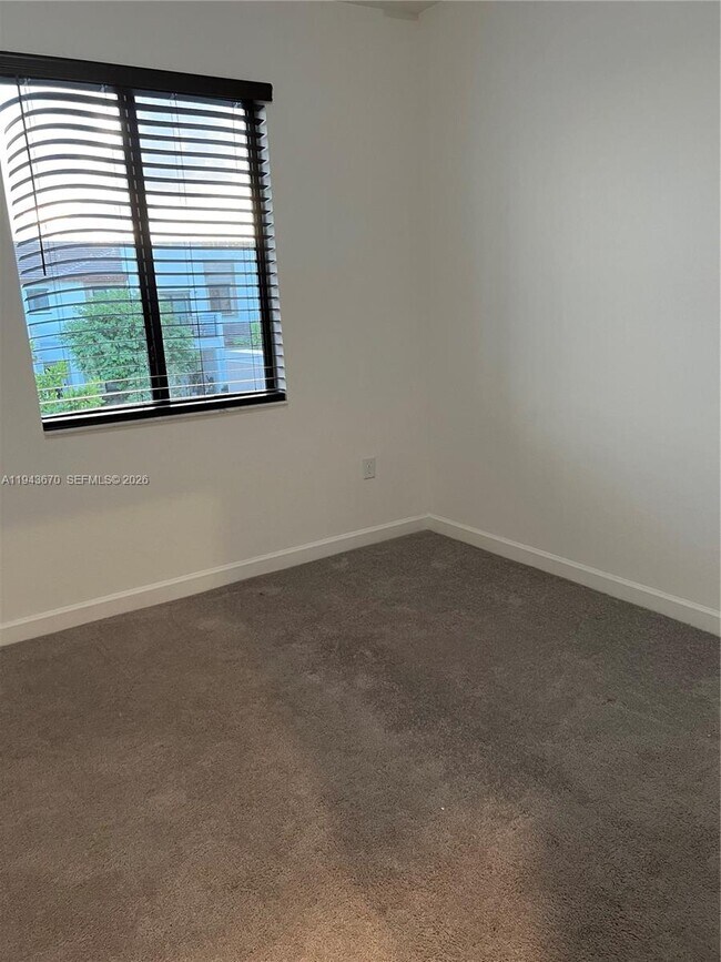 Building Photo - 20631 NE 7th Pl